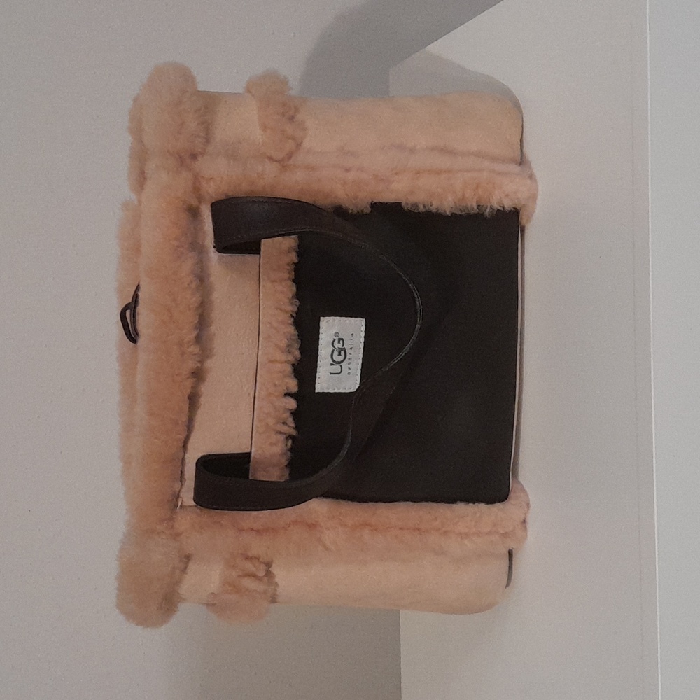 Women Ugg hand purse with fur
